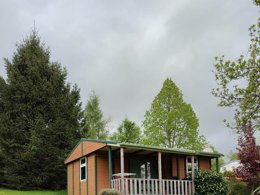 Camping Pas Cher vous présente avec son site Officiel campingpascher.fr, le Camping La Vallée classé 2 étoiles, situé sur la commune de La Tour D'auvergne dans le département Puy-de-dôme (Auvergne) en France. Le camping La Vallée, vous présente un hébergement de type chalet pour 6 personnes et télévision. Le camping La Vallée vous propose du dimanche 10 mai au dimanche 17 mai 2026 pour 7 nuits à 483€. Cette location propose 75 dates différentes pour réserver votre séjour. Découvrez également les 23 autres gammes d'hébergements du camping. Les Avis clients pour le Camping La Vallée sont excellents avec une note moyenne de 8 sur 10. Animations familiales, Aire de jeux enfants, Baby-foot, Boulangerie, Bureau de tabac, Dépôt de pain, Snack/Bar, Épicerie,... En savoir plus : cliquez-ICI.