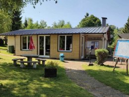 Camping Pas Cher vous présente avec son site Officiel campingpascher.fr, le Camping La Vallée classé 2 étoiles, situé sur la commune de La Tour D'auvergne dans le département Puy-de-dôme (Auvergne) en France. Le camping La Vallée, vous présente un hébergement de type mobil-home pour 4 personnes et télévision. Le camping La Vallée vous propose du dimanche 10 mai au dimanche 17 mai 2026 pour 7 nuits à 437€. Cette location propose 75 dates différentes pour réserver votre séjour. Découvrez également les 23 autres gammes d'hébergements du camping. Les Avis clients pour le Camping La Vallée sont excellents avec une note moyenne de 8 sur 10. Animations familiales, Aire de jeux enfants, Baby-foot, Boulangerie, Bureau de tabac, Dépôt de pain, Snack/Bar, Épicerie,... En savoir plus : cliquez-ICI.