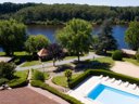 Camping Pas Cher vous présente avec son site Officiel campingpascher.fr, le Camping Domaine De Vivale classé 3 étoiles, situé sur la commune de Miallet dans le département Dordogne (Aquitaine) en France. Le camping Domaine De Vivale vous propose un hébergement de type chalet de 30 m² pour 2 personnes. L'établissement vous propose 5 autres types d'hébergements. Découvrez tous nos séjours à petits prix dans la commune et aux alentours de Miallet du département : Dordogne (Aquitaine). Les Avis clients pour le Camping Domaine De Vivale sont excellents avec une note moyenne de 9 sur 10. Piscine extérieure, Aire de jeux enfants, Baby-foot, Canoë-kayak, Centre équestre, Ping-pong, Pétanque, Bar, Dépôt de pain, Snack/Bar, Épicerie,... En savoir plus : cliquez-ICI.