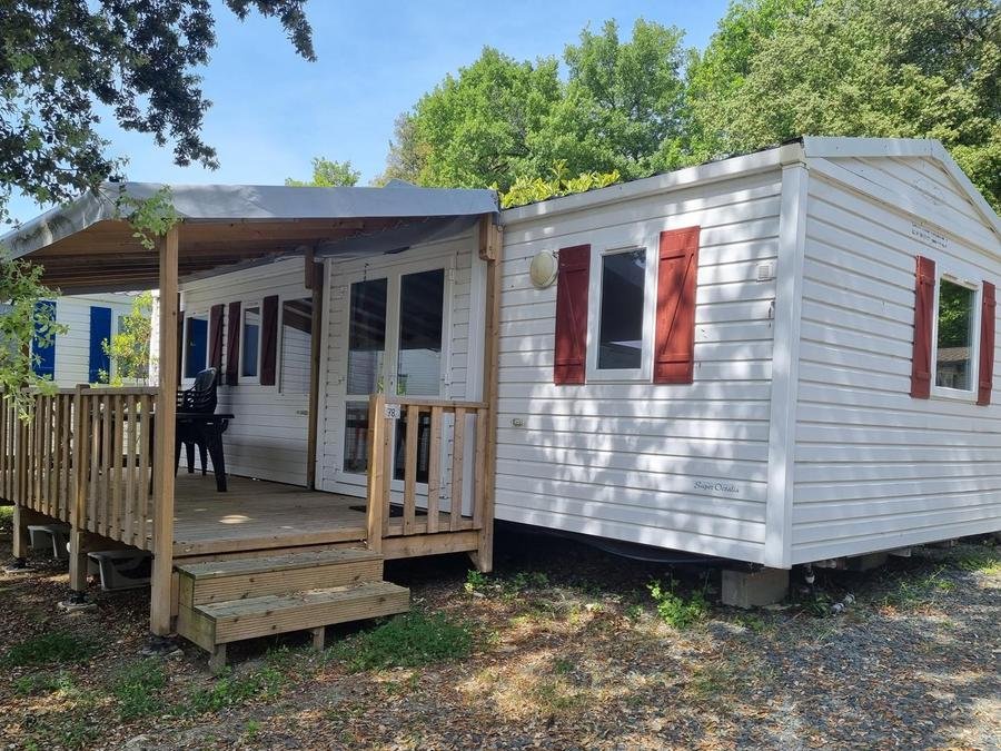 Camping Pas Cher vous présente avec son site Officiel campingpascher.fr, le Camping Flower Les Loges classé 5 étoiles, situé sur la commune de Meschers Sur Gironde dans le département Charente-maritime (Poitou Charentes) en France. Le camping Flower Les Loges, vous présente un hébergement de type mobil-home de 34 m² et télévision. Le camping Flower Les Loges vous propose du sam. 12 septembre au sam. 19 septembre 2026 pour 7 nuits à 462€. Cette location propose 16 dates différentes pour réserver votre séjour. Découvrez également les 11 autres gammes d'hébergements du camping. Les Avis clients pour le Camping Flower Les Loges sont excellents avec une note moyenne de 8 sur 10. Mer, Piscine chauffée, Piscine extérieure, Animation enfants, Animations familiales, Club enfants, Aire de jeux enfants, Baby-foot, Canoë-kayak, Jet-ski, Parcours sportif, Ping-pong, Piscine, Planche à voile, Pétanque, Randonnée, Salle de jeux vidéo, Structure gonflable enfants, Surf, Terrain multisports, Trampoline, Bar, Boulangerie, Bureau de tabac, Créperie, Dépôt de pain, Pizzeria, Snack/Bar, Station-service, Supermarché, Épicerie,... En savoir plus : cliquez-ICI.