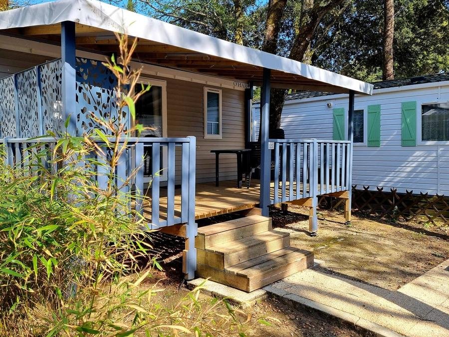Camping Pas Cher vous présente avec son site Officiel campingpascher.fr, le Camping Flower Les Loges classé 5 étoiles, situé sur la commune de Meschers Sur Gironde dans le département Charente-maritime (Poitou Charentes) en France. Le camping Flower Les Loges, vous présente un hébergement de type mobil-home de 28 m² et télévision. Le camping Flower Les Loges vous propose du sam. 12 septembre au sam. 19 septembre 2026 pour 7 nuits à 462€. Cette location propose 25 dates différentes pour réserver votre séjour. Découvrez également les 10 autres gammes d'hébergements du camping. Les Avis clients pour le Camping Flower Les Loges sont excellents avec une note moyenne de 8 sur 10. Mer, Piscine chauffée, Piscine extérieure, Animation enfants, Animations familiales, Club enfants, Aire de jeux enfants, Baby-foot, Canoë-kayak, Jet-ski, Parcours sportif, Ping-pong, Piscine, Planche à voile, Pétanque, Randonnée, Salle de jeux vidéo, Structure gonflable enfants, Surf, Terrain multisports, Trampoline, Bar, Boulangerie, Bureau de tabac, Créperie, Dépôt de pain, Pizzeria, Snack/Bar, Station-service, Supermarché, Épicerie,... En savoir plus : cliquez-ICI.