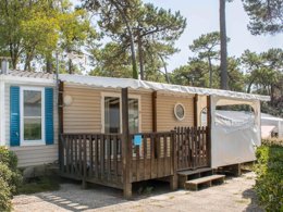 Camping Pas Cher vous présente avec son site Officiel campingpascher.fr, le Camping Le Dauphin classé 4 étoiles, situé sur la commune de Saint Georges De Didonne dans le département Charente-maritime (Poitou Charentes) en France. Le camping Le Dauphin, vous présente un hébergement de type mobil-home de 32 m² et télévision. Le camping Le Dauphin vous propose du dimanche 15 mars au dimanche 22 mars 2026, en promotion à -10% pour 7 nuits à 283,50 € au lieu de 315,0 € soit une Économie de 31,50 €. Cette location propose 122 dates différentes pour réserver votre séjour. Découvrez également les 23 autres gammes d'hébergements du camping. Les Avis clients pour le Camping Le Dauphin sont excellents avec une note moyenne de 8 sur 10. Parc aquatique, Piscine couverte, Piscine extérieure, Animations familiales, Club enfants, Aire de jeux enfants, Baby-foot, Centre équestre, Cyclisme, Jet-ski, Paddle, Ping-pong, Pétanque, Randonnée, Salle de jeux vidéo, Terrain multisports, Voile, kiteSurf, Bar, Restaurant, Épicerie,... En savoir plus : cliquez-ICI.