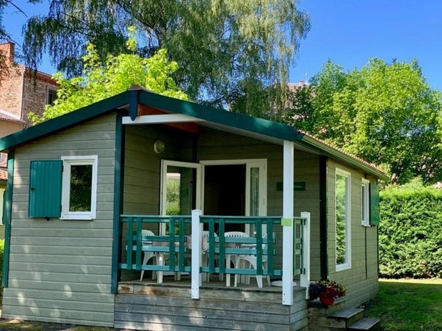 Camping Pas Cher vous présente avec son site Officiel campingpascher.fr, le Établissement Ushuaia Village Le Pré, situé sur la commune de Montaigut Le Blanc dans le département Puy-de-dome (Auvergne) en France. L'établissement Ushuaia Village Le Pré vous propose un hébergement de type chalet de 35 m². L'établissement vous propose 3 autres types d'hébergements. Découvrez tous nos séjours à petits prix dans la commune et aux alentours de Montaigut Le Blanc du département : Puy-de-dome (Auvergne).... En savoir plus : cliquez-ICI.