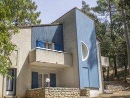 Camping Pas Cher vous présente avec son site Officiel campingpascher.fr, le Camping Océan Vacances classé 4 étoiles, situé sur la commune de Saint Georges De Didonne dans le département Charente-maritime (Poitou Charentes) en France. Le camping Océan Vacances, vous présente un hébergement de type appartement de 42 m². Le camping Océan Vacances vous propose du dimanche 15 mars au dimanche 22 mars 2026, en promotion à -10% pour 7 nuits à 189 € au lieu de 210,0 € soit une Économie de 21 €. Cette location propose 109 dates différentes pour réserver votre séjour. Découvrez également les 11 autres gammes d'hébergements du camping. Les Avis clients pour le Camping Océan Vacances sont de 7 sur 10. Parc aquatique, Piscine chauffée, Piscine extérieure, Animations familiales, Aire de jeux enfants, Centre équestre, Golf, Ping-pong, Randonnée, Salle de fitness, Terrain multisports, Voile, Dépôt de pain, Épicerie,... En savoir plus : cliquez-ICI.