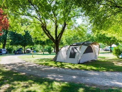 camping Les Bords Du Guiers photo 9