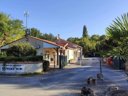 Camping Pas Cher vous présente avec son site Officiel campingpascher.fr, le Camping Le Nizour classé 3 étoiles, situé sur la commune de Sireuil dans le département Charente (Poitou Charentes) en France. Le camping Le Nizour, vous présente un hébergement de type chalet de 20 m² pour 4 personnes. Le camping Le Nizour vous propose du mardi 22 septembre au mardi 29 septembre 2026 pour 7 nuits à 308€. Cette location propose 54 dates différentes pour réserver votre séjour. Découvrez également les 10 autres gammes d'hébergements du camping. Les Avis clients pour le Camping Le Nizour sont excellents avec une note moyenne de 8 sur 10. Piscine extérieure, Canoë-kayak, Centre équestre, Court de tennis, Golf, Ping-pong, Pétanque, Randonnée, Terrain multisports, Bar, Dépôt de pain, Snack/Bar, Épicerie,... En savoir plus : cliquez-ICI.
