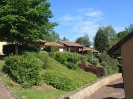 Camping Pas Cher vous présente avec son site Officiel campingpascher.fr, le Camping Flower L'Air Du Lac classé 3 étoiles, situé sur la commune de Saint Hilaire Les Places dans le département Haute-vienne (Limousin) en France. Le camping Flower L'Air Du Lac vous propose un hébergement de type maison de campagne de 52 m² pour 7 personnes (télévision). Cet hébergement propose plus de 6 dates différentes pour réserver ! Pour dévouvrir la période la moins chère, consultez la rubrique 'Tarifs' et sélectionnez votre mois de départ. L'établissement vous propose 2 autres types d'hébergements. Découvrez tous nos séjours à petits prix dans la commune et aux alentours de Saint Hilaire Les Places du département : Haute-vienne (Limousin). LacÉtang, Piscine extérieure, Animation enfants, Animations familiales, Club enfants, Aire de jeux enfants, Baby-foot, Centre équestre, Court de tennis, Golf, Paddle, Piscine, Pédalo, Pétanque, Randonnée, Structure gonflable enfants, Terrain multisports, Boulangerie, Bureau de tabac, Dépôt de pain, Snack/Bar, Station-service, Épicerie,... En savoir plus : cliquez-ICI.