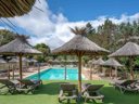 Camping Pas Cher vous présente avec son site Officiel campingpascher.fr, le Camping Les Gorges Du Chambon - Ciela Village classé 4 étoiles, situé sur la commune de Eymouthiers dans le département Charente (Poitou Charentes) en France. Le camping Les Gorges Du Chambon - Ciela Village, vous présente un hébergement de type tente de 25 m². Le camping Les Gorges Du Chambon - Ciela Village vous propose du jeudi 04 juin au jeudi 11 juin 2026 avec une PROMO de DERNIÈRE MINUTE, en promotion à -14% pour 7 nuits à 196 € au lieu de 228,0 € soit une Économie de 32 €. Cette location propose 103 dates différentes pour réserver votre séjour. Découvrez également les 12 autres gammes d'hébergements du camping. Les Avis clients pour le Camping Les Gorges Du Chambon - Ciela Village sont excellents avec une note moyenne de 8 sur 10. Piscine chauffée, Piscine extérieure, Club enfants, Aire de jeux enfants, Court de tennis, Ping-pong, Pétanque, Structure gonflable enfants, Terrain de badminton, Terrain de beach-volley, Terrain multisports, Trampoline, Bar, Dépôt de pain, Snack/Bar, Épicerie,... En savoir plus : cliquez-ICI.
