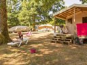 Camping Pas Cher vous présente avec son site Officiel campingpascher.fr, le Camping Les Gorges Du Chambon - Ciela Village classé 4 étoiles, situé sur la commune de Eymouthiers dans le département Charente (Poitou Charentes) en France. Le camping Les Gorges Du Chambon - Ciela Village, vous présente un hébergement de type tente de 20 m². Le camping Les Gorges Du Chambon - Ciela Village vous propose du vendredi 17 avril au vendredi 24 avril 2026, en promotion à -15% pour 7 nuits à 209,10 € au lieu de 246,0 € soit une Économie de 36,90 €. Cette location propose 100 dates différentes pour réserver votre séjour. Découvrez également les 6 autres gammes d'hébergements du camping. Les Avis clients pour le Camping Les Gorges Du Chambon - Ciela Village sont excellents avec une note moyenne de 8 sur 10. Piscine chauffée, Piscine extérieure, Club enfants, Aire de jeux enfants, Court de tennis, Ping-pong, Pétanque, Structure gonflable enfants, Terrain de badminton, Terrain de beach-volley, Terrain multisports, Trampoline, Bar, Dépôt de pain, Snack/Bar, Épicerie,... En savoir plus : cliquez-ICI.