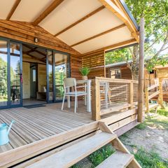 Camping Pas Cher vous présente avec son site Officiel campingpascher.fr, le Camping De La Haute Sioule classé 3 étoiles, situé sur la commune de Saint Bonnet Pres Orcival dans le département Puy-de-dôme (Auvergne) en France. Le camping De La Haute Sioule vous propose un hébergement de type chalet de 20 m². L'établissement vous propose 10 autres types d'hébergements. Découvrez tous nos séjours à petits prix dans la commune et aux alentours de Saint Bonnet Pres Orcival du département : Puy-de-dôme (Auvergne). Les Avis clients pour le Camping De La Haute Sioule sont excellents avec une note moyenne de 8 sur 10. Aire de jeux enfants, Baby-foot, Cyclisme, Ping-pong, Pétanque, Randonnée, Bar, Dépôt de pain, Snack/Bar, Épicerie,... En savoir plus : cliquez-ICI.