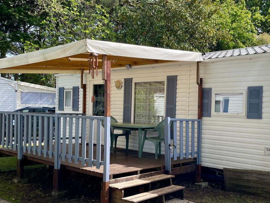 Camping Pas Cher vous présente avec son site Officiel campingpascher.fr, le Camping Au Joyeux Faune classé 2 étoiles, situé sur la commune de Les Mathes dans le département Charente-maritime (Poitou Charentes) en France. Le camping Au Joyeux Faune, vous présente un hébergement de type mobil-home de 32 m² pour 4 personnes avec climatisation. Le camping Au Joyeux Faune vous propose du sam. 27 juin au sam. 04 juillet 2026 pour 7 nuits à 375€. Cette location propose 7 dates différentes pour réserver votre séjour. Découvrez également les 7 autres gammes d'hébergements du camping. Les Avis clients pour le Camping Au Joyeux Faune sont de 7 sur 10. Piscine extérieure, Animations familiales, Aire de jeux enfants, Cyclisme, Jet-ski, Paddle, Ping-pong, Piscine, Pétanque, Salle de jeux vidéo, Surf, Bar, Dépôt de pain, Restaurant, Snack/Bar, Supermarché,... En savoir plus : cliquez-ICI.