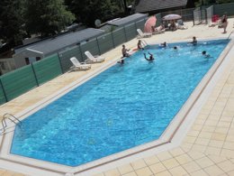 Camping Pas Cher vous présente avec son site Officiel campingpascher.fr, le Établissement Le Polé, situé sur la commune de Lathuile dans le département Haute-savoie (Rhône Alpes) en France. L'établissement Le Polé vous propose un hébergement de type mobile_home de 30 m². L'établissement vous propose 8 autres types d'hébergements. Découvrez tous nos séjours à petits prix dans la commune et aux alentours de Lathuile du département : Haute-savoie (Rhône Alpes).... En savoir plus : cliquez-ICI.