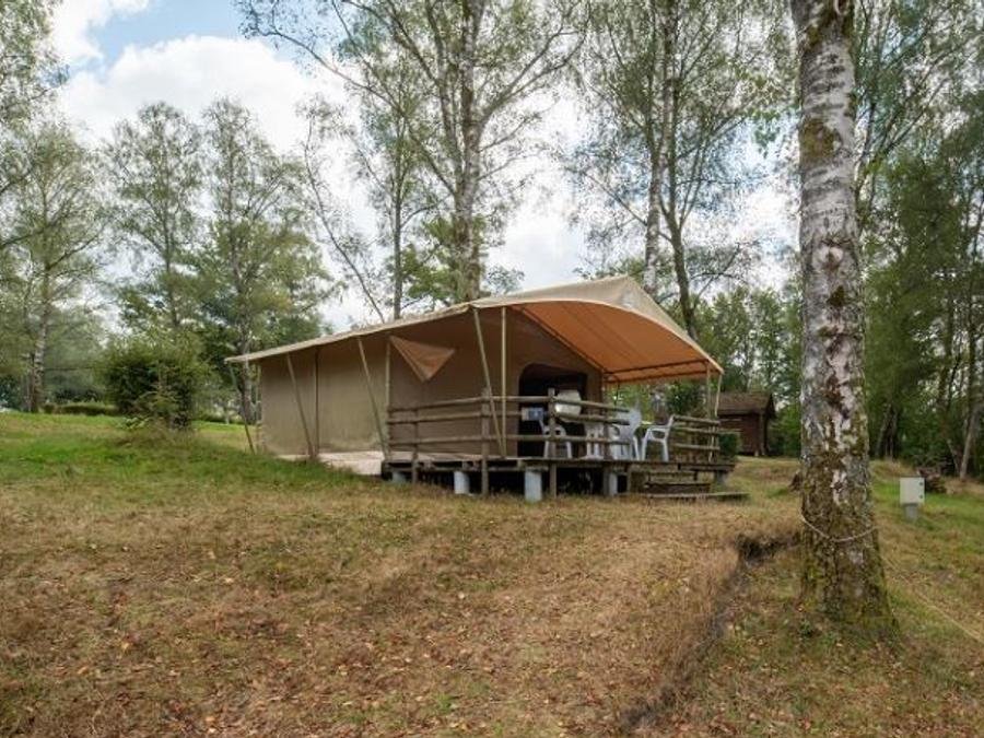 Camping Pas Cher vous présente avec son site Officiel campingpascher.fr, le Camping Ushuaia Villages La Presqu Ile classé 2 étoiles, situé sur la commune de Royere De Vassiviere dans le département Creuse (Limousin) en France. Le camping Ushuaia Villages La Presqu Ile, vous présente un hébergement de type tente en toile et bois de 20 m². Le camping Ushuaia Villages La Presqu Ile vous propose du dimanche 23 août au dimanche 30 août 2026, en promotion à -20% pour 7 nuits à 299 € au lieu de 377,0 € soit une Économie de 78 €. Cette location propose 8 dates différentes pour réserver votre séjour. Découvrez également les 12 autres gammes d'hébergements du camping. Les Avis clients pour le Camping Ushuaia Villages La Presqu Ile sont excellents avec une note moyenne de 8 sur 10. Lac, Canoë-kayak,... En savoir plus : cliquez-ICI.