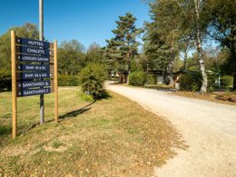 Camping Pas Cher vous présente avec son site Officiel campingpascher.fr, le Camping Ushuaia Villages La Presqu Ile classé 2 étoiles, situé sur la commune de Royere De Vassiviere dans le département Creuse (Limousin) en France. Le camping Ushuaia Villages La Presqu Ile, vous présente un hébergement de type hébergement insolite pour 4 personnes. Le camping Ushuaia Villages La Presqu Ile vous propose du vendredi 03 avril au vendredi 10 avril 2026, en promotion à -20% pour 7 nuits à 139 € au lieu de 175,0 € soit une Économie de 36 €. Cette location propose 117 dates différentes pour réserver votre séjour. Découvrez également les 6 autres gammes d'hébergements du camping. Les Avis clients pour le Camping Ushuaia Villages La Presqu Ile sont excellents avec une note moyenne de 8 sur 10. Lac, Canoë-kayak,... En savoir plus : cliquez-ICI.