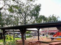 Camping Pas Cher vous présente avec son site Officiel campingpascher.fr, le Camping Montbartoux classé 3 étoiles, situé sur la commune de Vollore Ville dans le département Puy-de-dôme (Auvergne) en France. Le camping Montbartoux, vous présente un hébergement de type chalet de 35 m² pour 5 personnes. Le camping Montbartoux vous propose du sam. 13 décembre au sam. 20 décembre 2025 avec un DÉPART DEMAIN pour 7 nuits à 553€. Cette location propose 13 dates différentes pour réserver votre séjour. Découvrez également les 4 autres gammes d'hébergements du camping. Les Avis clients pour le Camping Montbartoux sont de 5 sur 10. Piscine chauffée, Piscine extérieure, Aire de jeux enfants, Canoë-kayak, Ping-pong, Pédalo, Randonnée, Dépôt de pain, Restaurant, Station-service, Supermarché, Épicerie,... En savoir plus : cliquez-ICI.