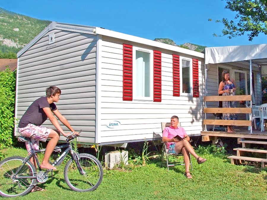 Camping Pas Cher vous présente avec son site Officiel campingpascher.fr, le Établissement De La Ravoire, situé sur la commune de Doussard dans le département Haute-savoie (Rhône Alpes) en France. L'établissement De La Ravoire vous propose un hébergement de type mobilhome de 29 m². L'établissement vous propose 3 autres types d'hébergements. Découvrez tous nos séjours à petits prix dans la commune et aux alentours de Doussard du département : Haute-savoie (Rhône Alpes).... En savoir plus : cliquez-ICI.