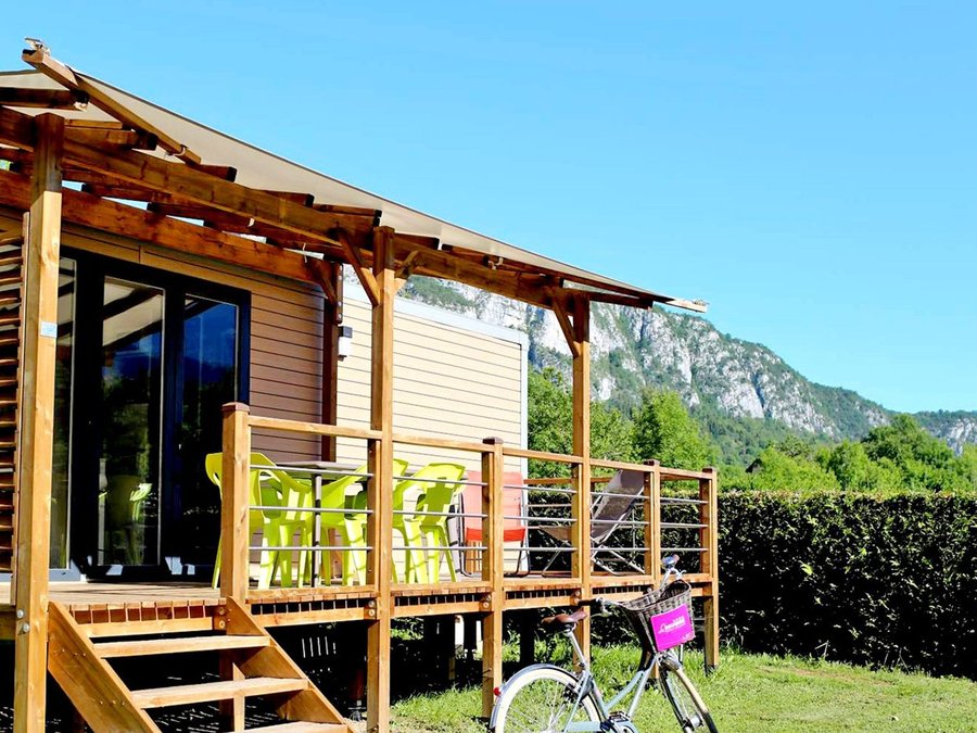 Camping Pas Cher vous présente avec son site Officiel campingpascher.fr, le Établissement De La Ravoire, situé sur la commune de Doussard dans le département Haute-savoie (Rhône Alpes) en France. L'établissement De La Ravoire vous propose un hébergement de type mobilhome de 35 m². L'établissement vous propose 3 autres types d'hébergements. Découvrez tous nos séjours à petits prix dans la commune et aux alentours de Doussard du département : Haute-savoie (Rhône Alpes).... En savoir plus : cliquez-ICI.