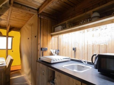 Cliquez pour découvrir toutes les photos de l'HÉBERGEMENT ! tente en toile et bois - Les Pins D'Oléron photo 6