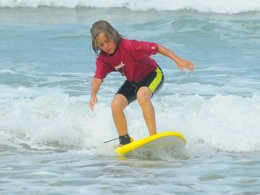 Camping Pas Cher vous présente avec son site Officiel campingpascher.fr, le Camping Les Pins D'Oléron classé 4 étoiles, situé sur la commune de Grand Village Plage dans le département Charente-maritime (Poitou Charentes) en France. Le camping Les Pins D'Oléron vous propose un hébergement de type tente de 25 m² pour 2 personnes. L'établissement vous propose 27 autres types d'hébergements. Découvrez tous nos séjours à petits prix dans la commune et aux alentours de Grand Village Plage du département : Charente-maritime (Poitou Charentes). Les Avis clients pour le Camping Les Pins D'Oléron sont excellents avec une note moyenne de 8 sur 10. Lagon, Animation ados, Animations familiales, Club enfants, Aire de jeux enfants, Ping-pong, Plongée, Pétanque, Surf, Bar, Dépôt de pain, Plats à emporter, Snack/Bar,... En savoir plus : cliquez-ICI.