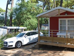 Camping Pas Cher vous présente avec son site Officiel campingpascher.fr, le Camping Les Pins D'Oléron classé 4 étoiles, situé sur la commune de Grand Village Plage dans le département Charente-maritime (Poitou Charentes) en France. Le camping Les Pins D'Oléron, vous présente un hébergement de type tente de 25 m². Le camping Les Pins D'Oléron vous propose du mercredi 01 avril au mercredi 08 avril 2026, en promotion à -10% pour 7 nuits à 189 € au lieu de 210,0 € soit une Économie de 21 €. Cette location propose 105 dates différentes pour réserver votre séjour. Découvrez également les 27 autres gammes d'hébergements du camping. Les Avis clients pour le Camping Les Pins D'Oléron sont excellents avec une note moyenne de 8 sur 10. Lagon, Animation ados, Animations familiales, Club enfants, Aire de jeux enfants, Ping-pong, Plongée, Pétanque, Surf, Bar, Dépôt de pain, Plats à emporter, Snack/Bar,... En savoir plus : cliquez-ICI.