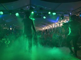 Camping Pas Cher vous présente avec son site Officiel campingpascher.fr, le Camping Les Pins D'Oléron classé 4 étoiles, situé sur la commune de Grand Village Plage dans le département Charente-maritime (Poitou Charentes) en France. Le camping Les Pins D'Oléron, vous présente un hébergement de type mobil-home de 24 m² et télévision. Le camping Les Pins D'Oléron vous propose du mercredi 01 avril au mercredi 08 avril 2026, en promotion à -20% pour 7 nuits à 252 € au lieu de 315,0 € soit une Économie de 63 €. Cette location propose 105 dates différentes pour réserver votre séjour. Découvrez également les 27 autres gammes d'hébergements du camping. Les Avis clients pour le Camping Les Pins D'Oléron sont excellents avec une note moyenne de 8 sur 10. Lagon, Animation ados, Animations familiales, Club enfants, Aire de jeux enfants, Ping-pong, Plongée, Pétanque, Surf, Bar, Dépôt de pain, Plats à emporter, Snack/Bar,... En savoir plus : cliquez-ICI.