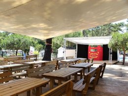 Camping Pas Cher vous présente avec son site Officiel campingpascher.fr, le Camping Les Pins D'Oléron classé 4 étoiles, situé sur la commune de Grand Village Plage dans le département Charente-maritime (Poitou Charentes) en France. Le camping Les Pins D'Oléron, vous présente un hébergement de type mobil-home de 24 m² et télévision. Le camping Les Pins D'Oléron vous propose du mercredi 01 avril au mercredi 08 avril 2026, en promotion à -20% pour 7 nuits à 252 € au lieu de 315,0 € soit une Économie de 63 €. Cette location propose 96 dates différentes pour réserver votre séjour. Découvrez également les 27 autres gammes d'hébergements du camping. Les Avis clients pour le Camping Les Pins D'Oléron sont excellents avec une note moyenne de 8 sur 10. Lagon, Animation ados, Animations familiales, Club enfants, Aire de jeux enfants, Ping-pong, Plongée, Pétanque, Surf, Bar, Dépôt de pain, Plats à emporter, Snack/Bar,... En savoir plus : cliquez-ICI.