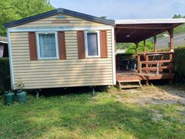 Camping Pas Cher vous présente avec son site Officiel campingpascher.fr, le Camping Le Clairet classé 3 étoiles, situé sur la commune de Serrieres En Chautagne dans le département Savoie (Rhône Alpes) en France. Le camping Le Clairet vous propose un hébergement de type mobil-home de 29 m² (télévision). L'établissement vous propose 9 autres types d'hébergements. Découvrez tous nos séjours à petits prix dans la commune et aux alentours de Serrieres En Chautagne du département : Savoie (Rhône Alpes). Les Avis clients pour le Camping Le Clairet sont excellents avec une note moyenne de 10 sur 10. Lac, Animations familiales, Aire de jeux enfants, Pétanque, Restaurant, Snack/Bar,... En savoir plus : cliquez-ICI.