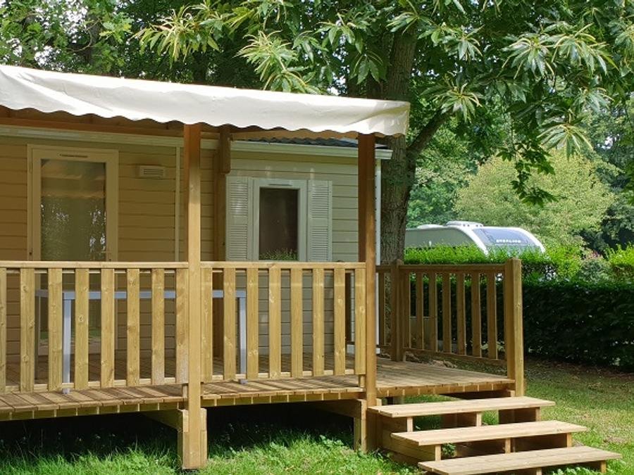Camping Pas Cher vous présente avec son site Officiel campingpascher.fr, le Camping Le Fief Melin classé 4 étoiles, situé sur la commune de Le Château D'oléron dans le département Charente-maritime (Poitou Charentes) en France. Le camping Le Fief Melin, vous présente un hébergement de type mobil-home de 22 m² pour 4 personnes. Le camping Le Fief Melin vous propose du sam. 19 septembre au sam. 26 septembre 2026, en promotion à -14% pour 7 nuits à 160,65 € au lieu de 189,0 € soit une Économie de 28,35 €. Cette location propose 96 dates différentes pour réserver votre séjour. Découvrez également les 12 autres gammes d'hébergements du camping. Les Avis clients pour le Camping Le Fief Melin sont excellents avec une note moyenne de 8 sur 10. Piscine chauffée, Piscine couverte, Animation ados, Animations familiales, Club enfants, Aire de jeux enfants, Cyclisme, Parcours sportif, Ping-pong, Pétanque, Randonnée, Surf, Terrain multisports, Bar, Dépôt de pain, Snack/Bar, Épicerie,... En savoir plus : cliquez-ICI.