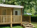 Camping Pas Cher vous présente avec son site Officiel campingpascher.fr, le Camping Le Fief Melin classé 4 étoiles, situé sur la commune de Le Château D'oléron dans le département Charente-maritime (Poitou Charentes) en France. Le camping Le Fief Melin, vous présente un hébergement de type mobil-home de 22 m² pour 4 personnes. Le camping Le Fief Melin vous propose du sam. 02 mai au sam. 09 mai 2026, en promotion à -14% pour 7 nuits à 160,65 € au lieu de 189,0 € soit une Économie de 28,35 €. Cette location propose 184 dates différentes pour réserver votre séjour. Découvrez également les 14 autres gammes d'hébergements du camping. Les Avis clients pour le Camping Le Fief Melin sont excellents avec une note moyenne de 8 sur 10. Piscine chauffée, Piscine couverte, Animation ados, Animations familiales, Club enfants, Aire de jeux enfants, Cyclisme, Parcours sportif, Ping-pong, Pétanque, Randonnée, Surf, Terrain multisports, Bar, Dépôt de pain, Snack/Bar, Épicerie,... En savoir plus : cliquez-ICI.