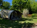 Camping Pas Cher vous présente avec son site Officiel campingpascher.fr, le Camping La Cailletiere - Paradis classé 3 étoiles, situé sur la commune de Dolus D'oléron dans le département Charente-maritime (Poitou Charentes) en France. Le camping La Cailletiere - Paradis, vous présente un hébergement de type bungalow toilé de 16 m². Le camping La Cailletiere - Paradis vous propose du sam. 04 juillet au sam. 11 juillet 2026, en promotion à -23% pour 7 nuits à 350,10 € au lieu de 459,0 € soit une Économie de 108,90 €. Cette location propose 118 dates différentes pour réserver votre séjour. Découvrez également les 14 autres gammes d'hébergements du camping. Les Avis clients pour le Camping La Cailletiere - Paradis sont excellents avec une note moyenne de 8 sur 10. Mer, Piscine chauffée, Piscine couverte, Animations familiales, Club ados, Club enfants, Aire de jeux enfants, Centre équestre, Court de tennis, Cyclisme, Golf, Ping-pong, Pétanque, Structure gonflable enfants, Terrain multisports, Bar, Dépôt de pain, Plats à emporter, Snack/Bar, Épicerie,... En savoir plus : cliquez-ICI.