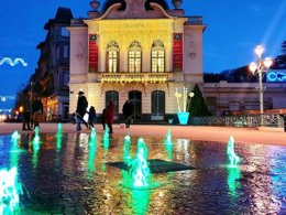 Camping Pas Cher vous présente avec son site Officiel campingpascher.fr, le Camping Du Colombier classé 3 étoiles, situé sur la commune de Loubeyrat dans le département Puy-de-dôme (Auvergne) en France. Le camping Du Colombier, vous présente un hébergement de type bungalow pour 4 personnes et télévision. Le camping Du Colombier vous propose du sam. 04 avril au sam. 11 avril 2026 pour 7 nuits à 387€. Cette location propose 133 dates différentes pour réserver votre séjour. Découvrez également les 10 autres gammes d'hébergements du camping. Les Avis clients pour le Camping Du Colombier sont excellents avec une note moyenne de 8 sur 10. Piscine chauffée, Piscine couverte, Aire de jeux enfants, Canoë-kayak, Centre équestre, Location de bateaux, Ping-pong, Pétanque, Terrain de volley-ball, Boulangerie, Restaurant, Snack/Bar, Épicerie,... En savoir plus : cliquez-ICI.