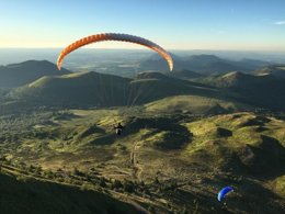 Camping Pas Cher vous présente avec son site Officiel campingpascher.fr, le Camping Du Colombier classé 3 étoiles, situé sur la commune de Loubeyrat dans le département Puy-de-dôme (Auvergne) en France. Le camping Du Colombier, vous présente un hébergement de type bungalow pour 4 personnes et télévision. Le camping Du Colombier vous propose du sam. 04 avril au sam. 11 avril 2026 pour 7 nuits à 387€. Cette location propose 139 dates différentes pour réserver votre séjour. Découvrez également les 10 autres gammes d'hébergements du camping. Les Avis clients pour le Camping Du Colombier sont excellents avec une note moyenne de 8 sur 10. Piscine chauffée, Piscine couverte, Aire de jeux enfants, Canoë-kayak, Centre équestre, Location de bateaux, Ping-pong, Pétanque, Terrain de volley-ball, Boulangerie, Restaurant, Snack/Bar, Épicerie,... En savoir plus : cliquez-ICI.