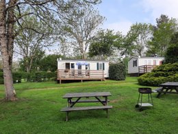 Camping Pas Cher vous présente avec son site Officiel campingpascher.fr, le Camping Du Colombier classé 3 étoiles, situé sur la commune de Loubeyrat dans le département Puy-de-dôme (Auvergne) en France. Le camping Du Colombier, vous présente un hébergement de type mobil-home de 32 m² pour 4 personnes avec climatisation et télévision. Le camping Du Colombier vous propose du sam. 04 avril au sam. 11 avril 2026 pour 7 nuits à 400.5€. Cette location propose 133 dates différentes pour réserver votre séjour. Découvrez également les 10 autres gammes d'hébergements du camping. Les Avis clients pour le Camping Du Colombier sont excellents avec une note moyenne de 8 sur 10. Piscine chauffée, Piscine couverte, Aire de jeux enfants, Canoë-kayak, Centre équestre, Location de bateaux, Ping-pong, Pétanque, Terrain de volley-ball, Boulangerie, Restaurant, Snack/Bar, Épicerie,... En savoir plus : cliquez-ICI.