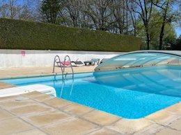 Camping Pas Cher vous présente avec son site Officiel campingpascher.fr, le Camping Du Colombier classé 3 étoiles, situé sur la commune de Loubeyrat dans le département Puy-de-dôme (Auvergne) en France. Le camping Du Colombier, vous présente un hébergement de type mobil-home pour 4 personnes avec climatisation et télévision. Le camping Du Colombier vous propose du sam. 04 avril au sam. 11 avril 2026 pour 7 nuits à 400.5€. Cette location propose 135 dates différentes pour réserver votre séjour. Découvrez également les 10 autres gammes d'hébergements du camping. Les Avis clients pour le Camping Du Colombier sont excellents avec une note moyenne de 8 sur 10. Piscine chauffée, Piscine couverte, Aire de jeux enfants, Canoë-kayak, Centre équestre, Location de bateaux, Ping-pong, Pétanque, Terrain de volley-ball, Boulangerie, Restaurant, Snack/Bar, Épicerie,... En savoir plus : cliquez-ICI.