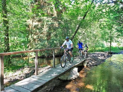 Cliquez pour découvrir toutes les photos de l'ÉTABLISSEMENT ! camping Du Chateau De Leychoisier photo 11