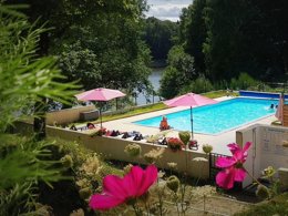 Camping Pas Cher vous présente avec son site Officiel campingpascher.fr, le Camping Pont Du Dognon classé 3 étoiles, situé sur la commune de Saint Laurent Les Eglises dans le département Haute-vienne (Limousin) en France. Le camping Pont Du Dognon vous propose un hébergement de type chalet de 12 m² pour 2 personnes. Cet hébergement propose plus de 38 dates différentes pour réserver ! Pour dévouvrir la période la moins chère, consultez la rubrique 'Tarifs' et sélectionnez votre mois de départ. L'établissement vous propose 5 autres types d'hébergements. Découvrez tous nos séjours à petits prix dans la commune et aux alentours de Saint Laurent Les Eglises du département : Haute-vienne (Limousin). Les Avis clients pour le Camping Pont Du Dognon sont excellents avec une note moyenne de 8 sur 10. LacRivière, Piscine extérieure, Aire de jeux enfants, Baby-foot, Canoë-kayak, Centre équestre, Court de tennis, Cyclisme, Ping-pong, Pédalo, Randonnée, Structure gonflable enfants, Terrain de volley-ball, Voile, Bar, Créperie, Dépôt de pain, Snack/Bar, Supermarché, Épicerie,... En savoir plus : cliquez-ICI.