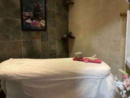 Camping Pas Cher vous présente avec son site Officiel campingpascher.fr, le Camping Les Gros Joncs classé 5 étoiles, situé sur la commune de Saint Georges D'oléron dans le département Charente-maritime (Poitou Charentes) en France. Le camping Les Gros Joncs, vous présente un hébergement de type mobil-home de 30 m² et télévision. Le camping Les Gros Joncs vous propose du dimanche 21 juin au dimanche 28 juin 2026 pour 7 nuits à 456€. Cette location propose 42 dates différentes pour réserver votre séjour. Découvrez également les 13 autres gammes d'hébergements du camping. Les Avis clients pour le Camping Les Gros Joncs sont de 7 sur 10. Mer, Parc aquatique, Piscine couverte, Piscine extérieure, Club enfants, Aire de jeux enfants, Ping-pong, Pétanque, Bar, Boulangerie, Plats à emporter, Snack/Bar, Épicerie,... En savoir plus : cliquez-ICI.