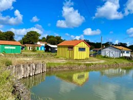 Camping Pas Cher vous présente avec son site Officiel campingpascher.fr, le Camping Les Gros Joncs classé 5 étoiles, situé sur la commune de Saint Georges D'oléron dans le département Charente-maritime (Poitou Charentes) en France. Le camping Les Gros Joncs, vous présente un hébergement de type mobil-home de 30 m² et télévision. Le camping Les Gros Joncs vous propose du lundi 15 juin au lundi 22 juin 2026 pour 7 nuits à 456€. Cette location propose 48 dates différentes pour réserver votre séjour. Découvrez également les 13 autres gammes d'hébergements du camping. Les Avis clients pour le Camping Les Gros Joncs sont de 7 sur 10. Mer, Parc aquatique, Piscine couverte, Piscine extérieure, Club enfants, Aire de jeux enfants, Ping-pong, Pétanque, Bar, Boulangerie, Plats à emporter, Snack/Bar, Épicerie,... En savoir plus : cliquez-ICI.