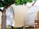 Cliquez pour découvrir toutes les photos de l'HÉBERGEMENT ! tente en toile et bois - camping Les Sables Vignier Plage photo 2