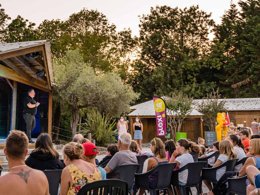 Camping Pas Cher vous présente avec son site Officiel campingpascher.fr, le Camping Siblu Mer Et Soleil - FunPass Inclus classé 5 étoiles, situé sur la commune de Saint Georges D'oléron dans le département Charente-maritime (Poitou Charentes) en France. Le camping Siblu Mer Et Soleil - FunPass Inclus, vous présente un hébergement de type mobil-home. Le camping Siblu Mer Et Soleil - FunPass Inclus vous propose du sam. 19 septembre au sam. 26 septembre 2026 pour 7 nuits à 385€. Cette location propose 10 dates différentes pour réserver votre séjour. Découvrez également les 5 autres gammes d'hébergements du camping. Les Avis clients pour le Camping Siblu Mer Et Soleil - FunPass Inclus sont excellents avec une note moyenne de 8 sur 10. Mer, Piscine couverte, Piscine extérieure, Animations familiales, Club ados, Club enfants, Canoë-kayak, Court de tennis, Golf, Ping-pong, Piscine, Pédalo, Pétanque, Salle de jeux vidéo, Terrain de football, Terrain multisports, Tir à l’arc, Bar, Restaurant, Épicerie,... En savoir plus : cliquez-ICI.