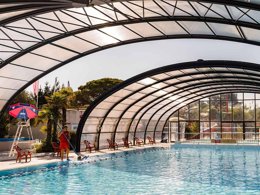 Camping Pas Cher vous présente avec son site Officiel campingpascher.fr, le Camping Siblu Mer Et Soleil - FunPass Inclus classé 5 étoiles, situé sur la commune de Saint Georges D'oléron dans le département Charente-maritime (Poitou Charentes) en France. Le camping Siblu Mer Et Soleil - FunPass Inclus, vous présente un hébergement de type mobil-home. Le camping Siblu Mer Et Soleil - FunPass Inclus vous propose du sam. 04 avril au sam. 11 avril 2026 pour 7 nuits à 441€. Cette location propose 12 dates différentes pour réserver votre séjour. Découvrez également les 5 autres gammes d'hébergements du camping. Les Avis clients pour le Camping Siblu Mer Et Soleil - FunPass Inclus sont excellents avec une note moyenne de 8 sur 10. Mer, Piscine couverte, Piscine extérieure, Animations familiales, Club ados, Club enfants, Canoë-kayak, Court de tennis, Golf, Ping-pong, Piscine, Pédalo, Pétanque, Salle de jeux vidéo, Terrain de football, Terrain multisports, Tir à l’arc, Bar, Restaurant, Épicerie,... En savoir plus : cliquez-ICI.