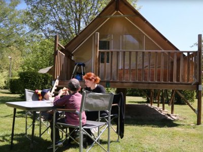 Cliquez pour découvrir toutes les photos de l'HÉBERGEMENT ! tente en toile et bois - Le Nid Du Parc photo 4