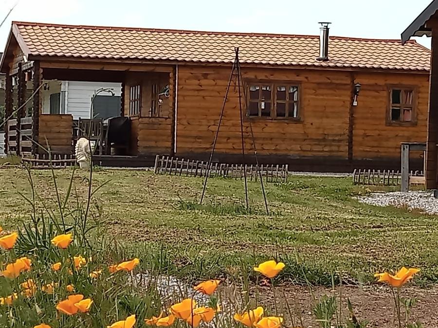 Camping Pas Cher vous présente avec son site Officiel campingpascher.fr, le Camping La Perle classé 3 étoiles, situé sur la commune de Saint Medard La Rochette dans le département Creuse (Limousin) en France. Le camping La Perle, vous présente un hébergement de type chalet de 45 m² pour 6 personnes. Le camping La Perle vous propose du mardi 01 septembre au mardi 08 septembre 2026 pour 7 nuits à 945€. Cette location propose 77 dates différentes pour réserver votre séjour. Découvrez également les 10 autres gammes d'hébergements du camping. Les Avis clients pour le Camping La Perle sont excellents avec une note moyenne de 9 sur 10. Piscine extérieure, Animations familiales, Aire de jeux enfants, Canoë-kayak, Court de tennis, Golf, Pétanque, Bar, Dépôt de pain, Snack/Bar,... En savoir plus : cliquez-ICI.