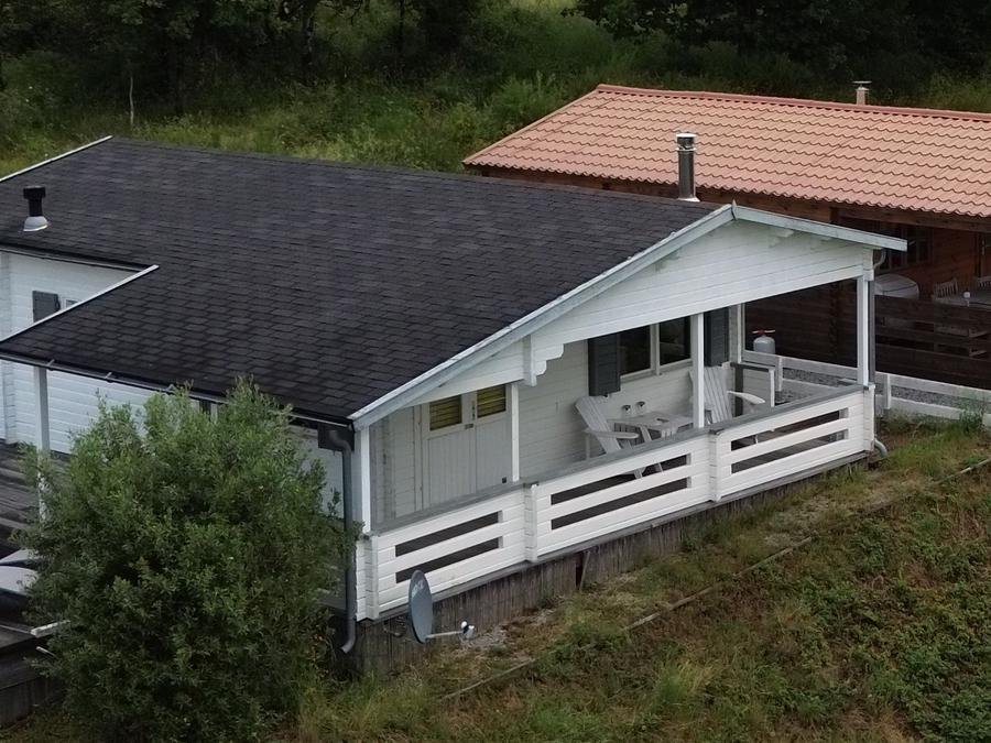 Camping Pas Cher vous présente avec son site Officiel campingpascher.fr, le Camping La Perle classé 3 étoiles, situé sur la commune de Saint Medard La Rochette dans le département Creuse (Limousin) en France. Le camping La Perle, vous présente un hébergement de type chalet de 45 m² pour 4 personnes et télévision. Le camping La Perle vous propose du mardi 01 septembre au mardi 08 septembre 2026 pour 7 nuits à 1155€. Cette location propose 66 dates différentes pour réserver votre séjour. Découvrez également les 10 autres gammes d'hébergements du camping. Les Avis clients pour le Camping La Perle sont excellents avec une note moyenne de 9 sur 10. Piscine extérieure, Animations familiales, Aire de jeux enfants, Canoë-kayak, Court de tennis, Golf, Pétanque, Bar, Dépôt de pain, Snack/Bar,... En savoir plus : cliquez-ICI.
