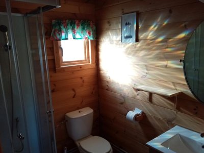 Cliquez pour découvrir toutes les photos de l'HÉBERGEMENT ! chalet - La Perle photo 17