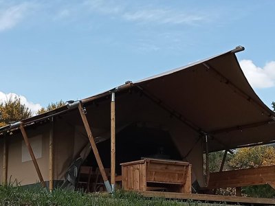 Cliquez pour découvrir toutes les photos de l'HÉBERGEMENT ! tente en toile et bois - La Perle photo 2