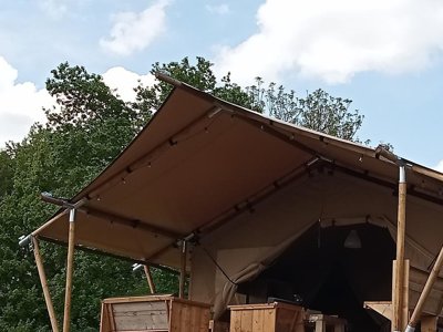 Cliquez pour découvrir toutes les photos de l'HÉBERGEMENT ! tente en toile et bois - La Perle photo 4