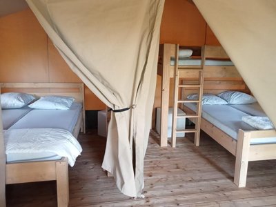 Cliquez pour découvrir toutes les photos de l'HÉBERGEMENT ! tente en toile et bois - La Perle photo 5