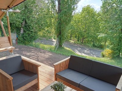 Cliquez pour découvrir toutes les photos de l'HÉBERGEMENT ! tente en toile et bois - La Perle photo 6