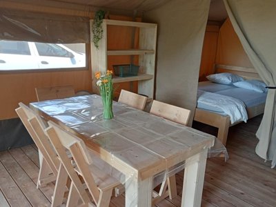 Cliquez pour découvrir toutes les photos de l'HÉBERGEMENT ! tente en toile et bois - La Perle photo 8